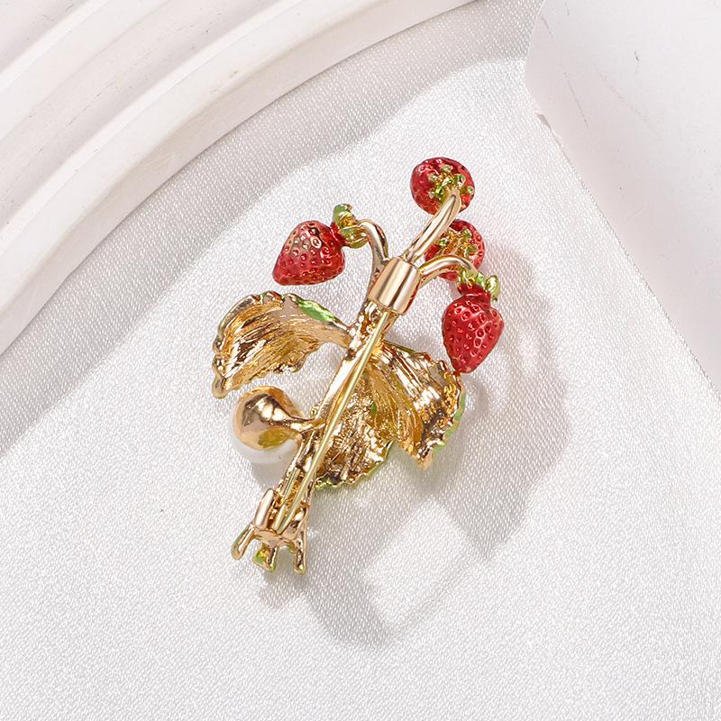 Cute Strawberry High-end Fashion Fruit Accessory Brooch