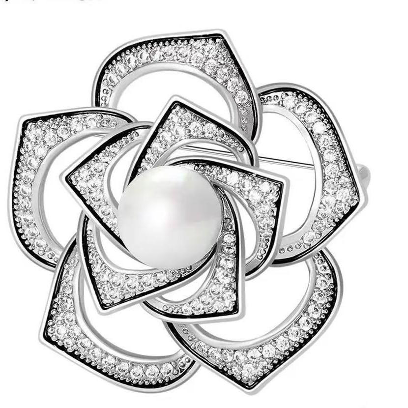 Pearl Heart Brooch: 2025 Autumn/Winter Trend - Korean Exquisite Pin for Women