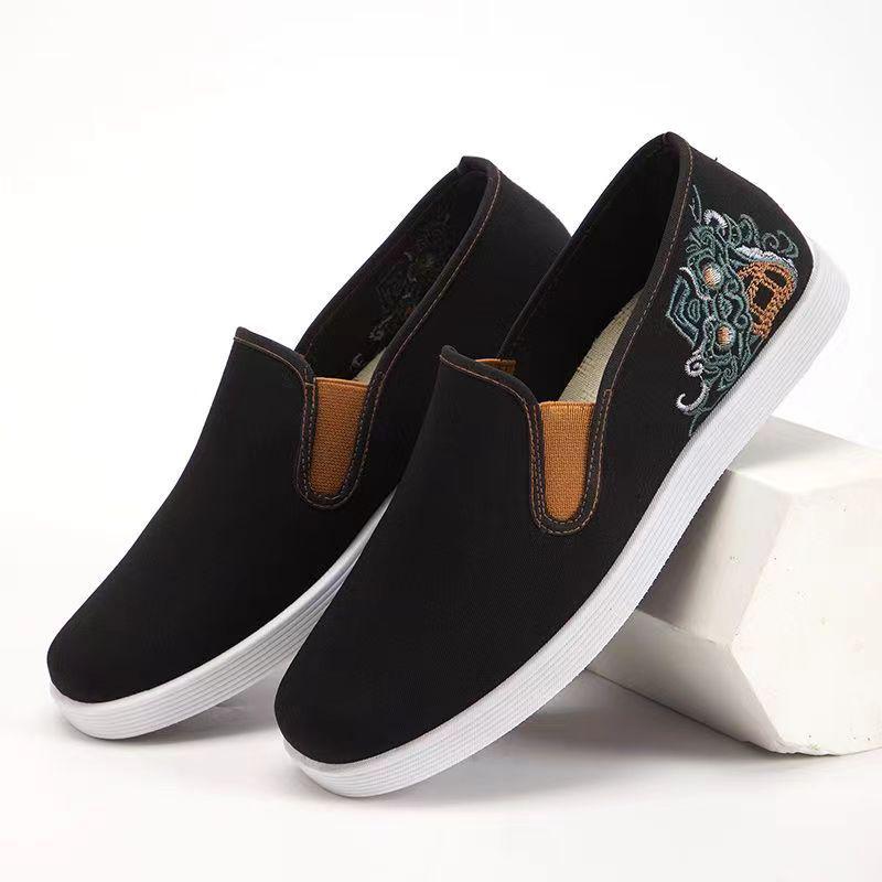 Men's Comfortable Slip-On Non-Slip Cloth Shoes - Lightweight, Breathable, Soft Sole for Spring, Summer, and Autumn.