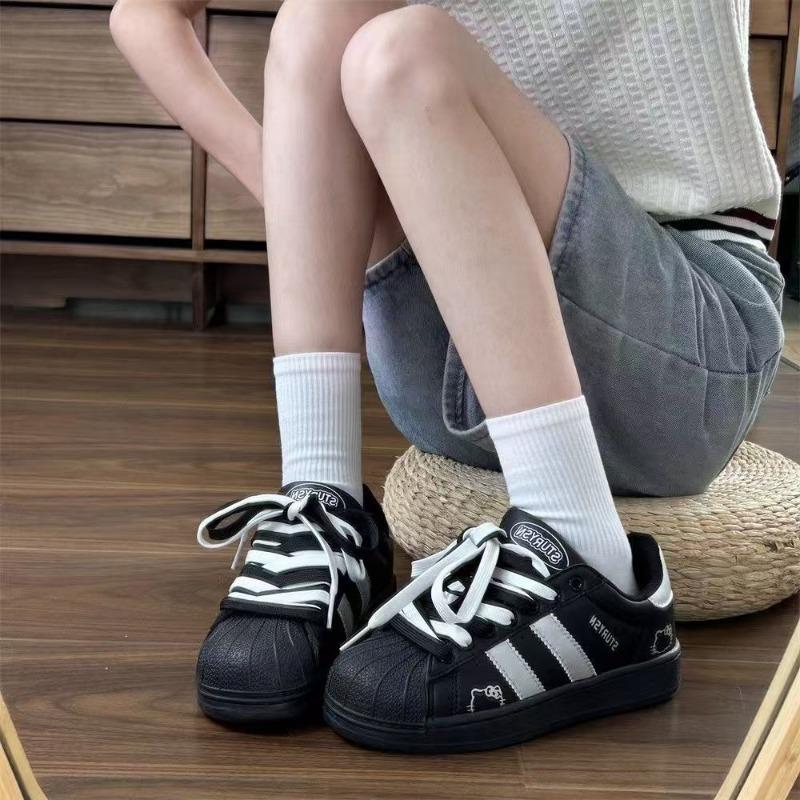 Podzimní nový studentský trend ležérní sportovní obuv klasický pár tkaniček černá skořepinová špička desková obuv ženy