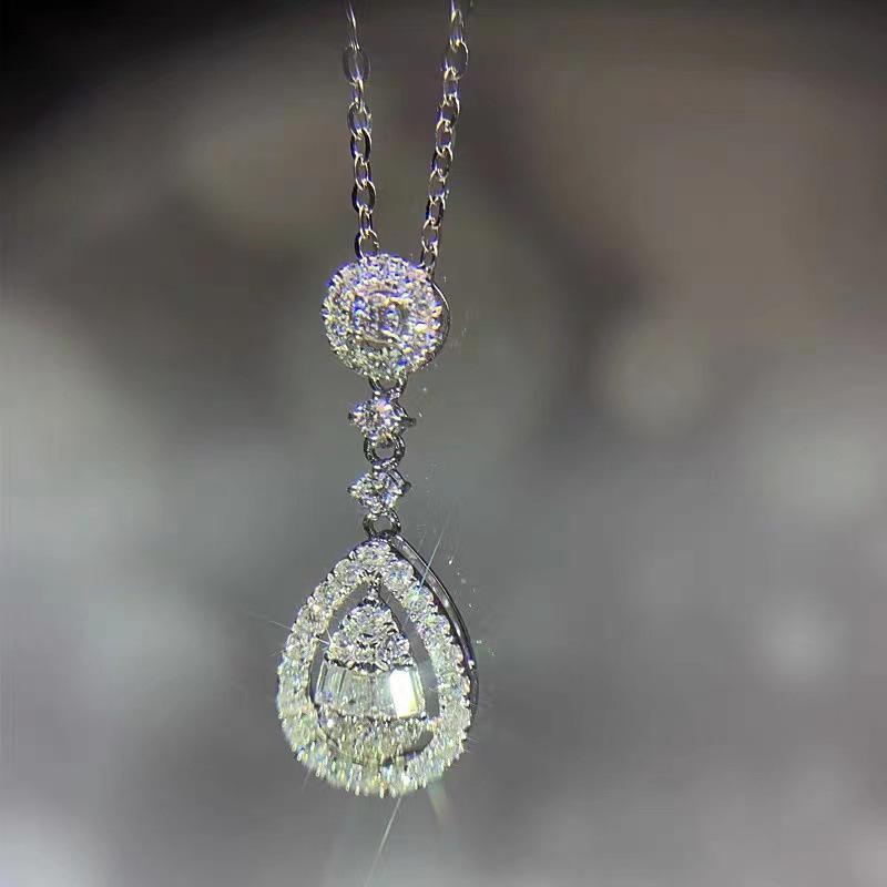 Luxury Pear-Shaped Diamond Pendant Necklace for Women – Water Drop Design with Clavicle Chain.