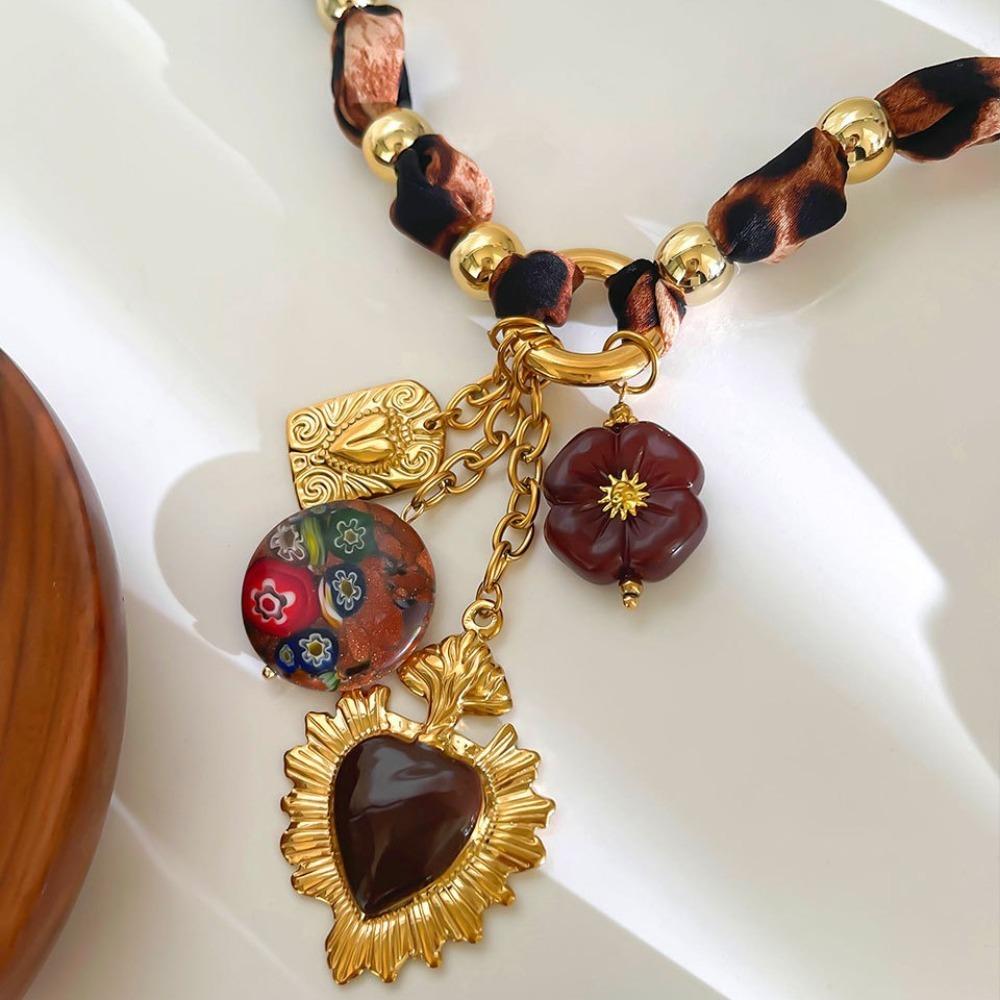 Stainless Steel Heart-shaped Flower Necklace for Women Simple Fashion Neck Jewelry Party Gift New Style