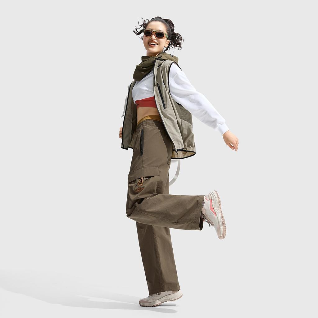 Li Ning Fitness Series Retro Eastern Style Mid Waist Straight Leg Loose Woven Large Pocket Sports Casual Pants Women Pants Teak-Brown AYKU744-2