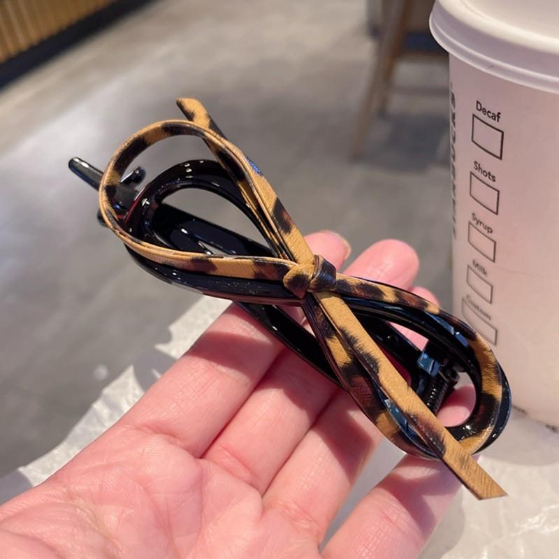 Leather Bow Hair Clip Women High-end Sense Versatile Twisted Hair Sweet Cool Simple Hair Accessories