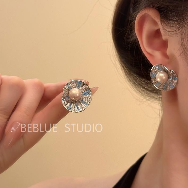 Female Niche Retro Earrings