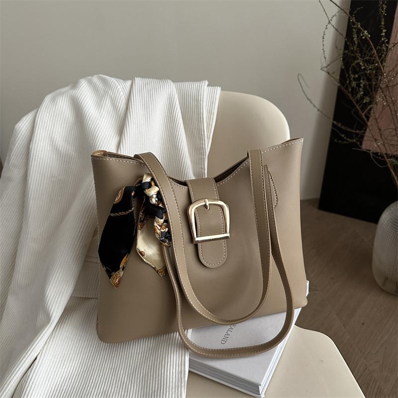 Shoulder Capacity Large Bag With Solid Color Design And Square Decor Buckle