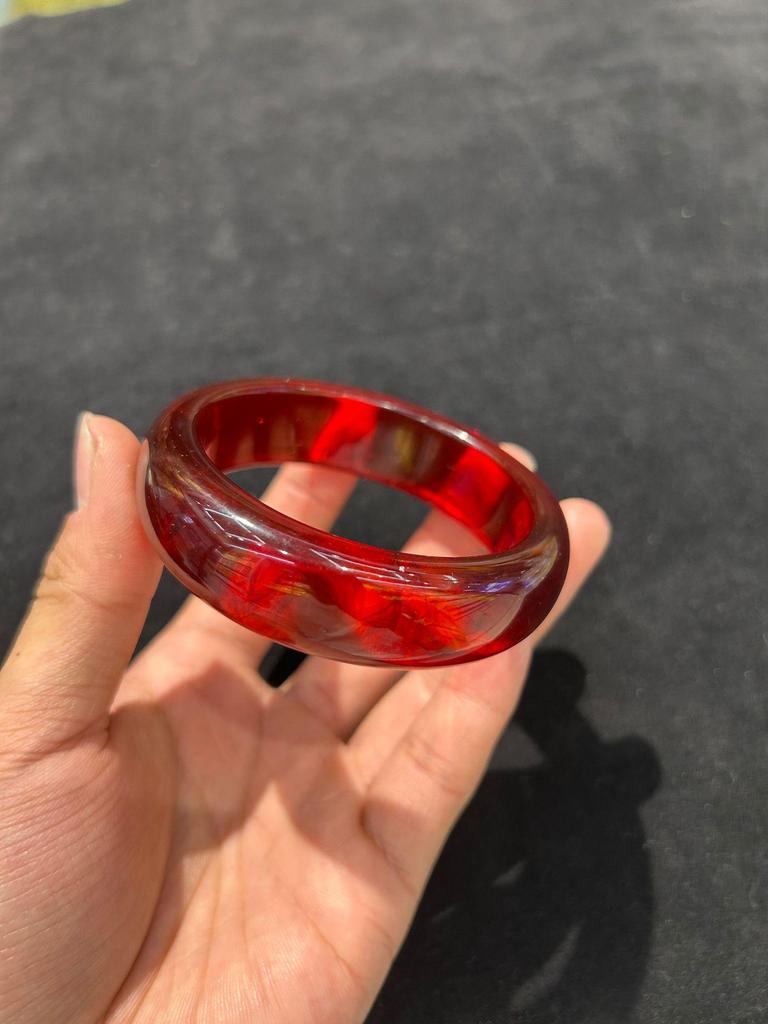 Translucent Burgundy Resin Bangle: Women's Retro Imitation Amber Jewelry