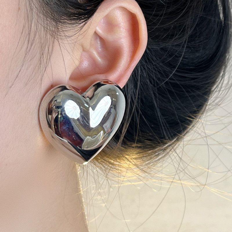 Special-Interest Design Exaggerated Three-Dimensional Large Heart Shape Ear Clip Non-Pierced Female 2024 New Arrival Best Selling Fancy Earrings
