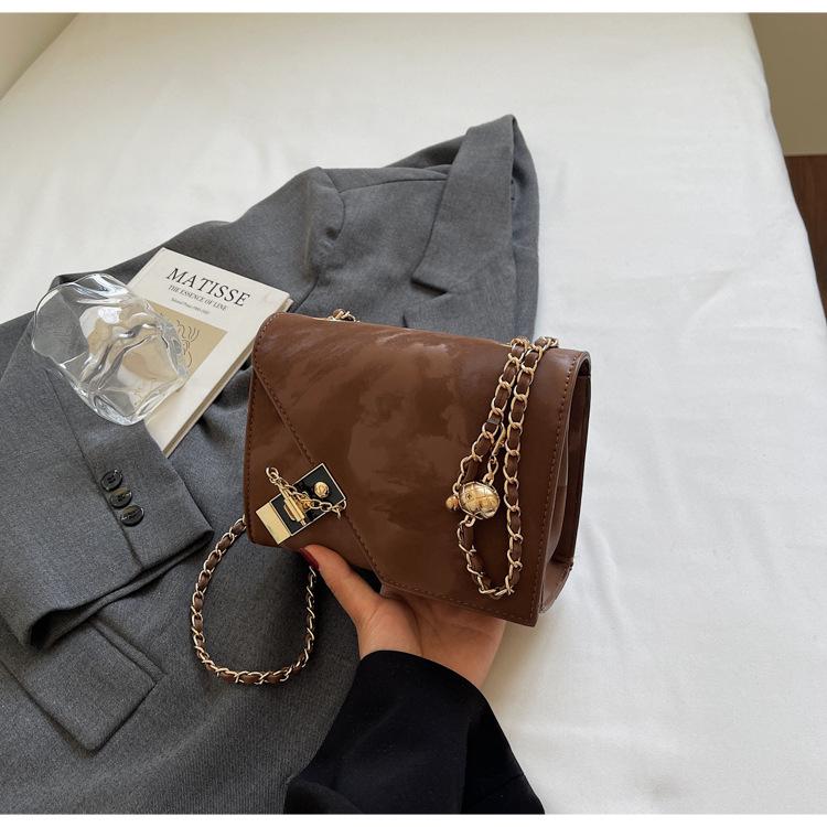 

Premium chain bag women s 2025 new fashion simple small square bag chain versatile retro shoulder messenger bag
