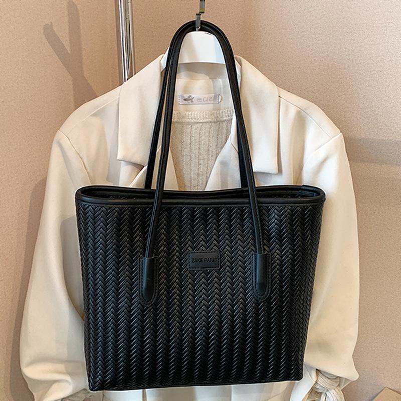 A Large-capacity Stylish Single-shoulder Bag for Summer A High-quality Tote Bag for Commuting To School