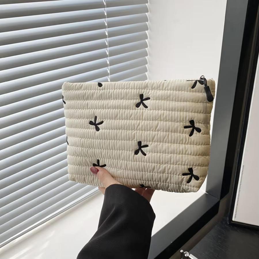 1Pcs Bow Embroidery Handbag Large Capacity Makeup Bags Pencil Mobile Phe Storage Bag With Zipper Toiletry Bag Fashiable Bags