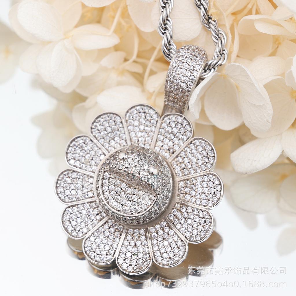 European & American Hip-hop Zircon Sunflower Rotating Pendant - High-end Christmas Accessory