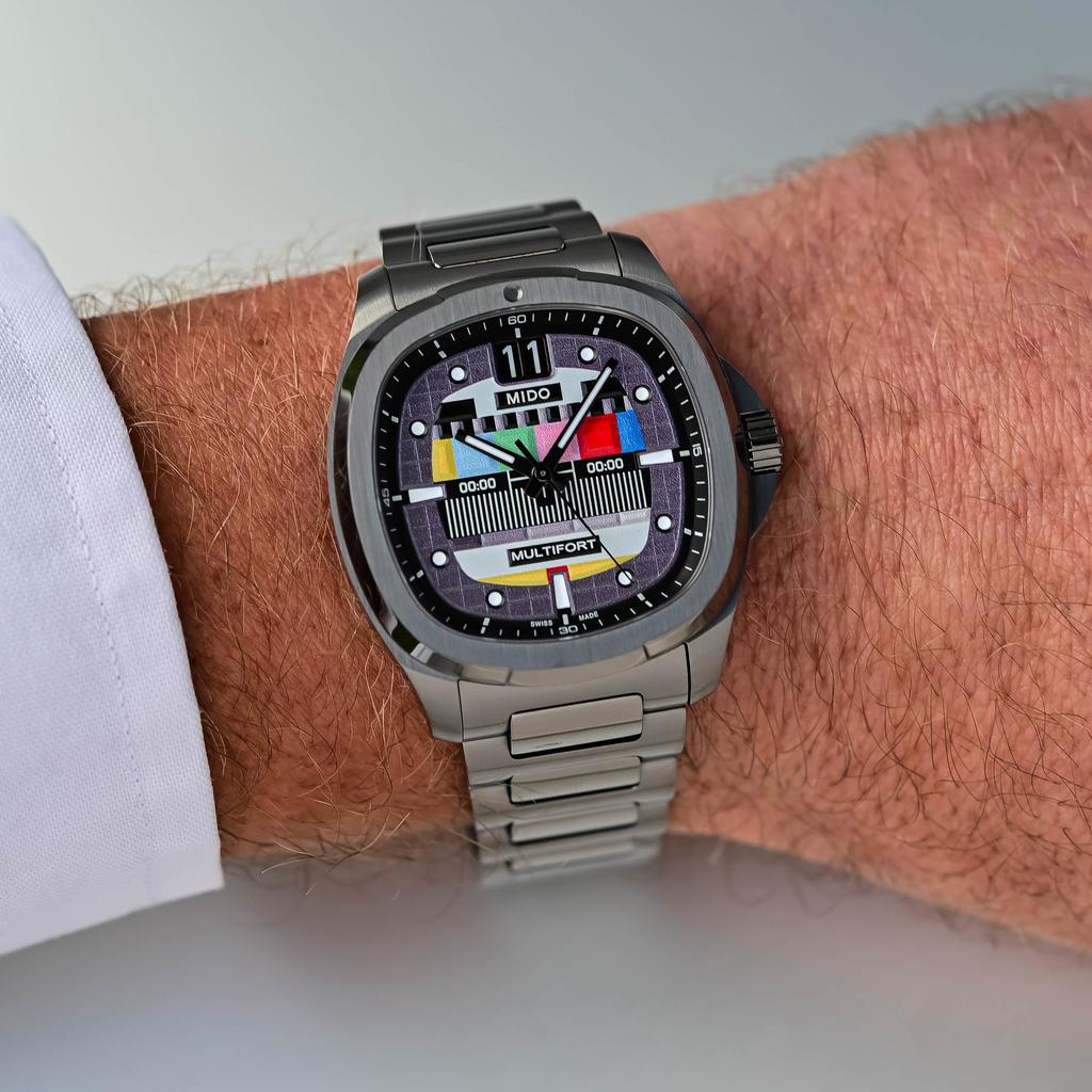 Mido Helmsman TV Big Date S01E02 Edição Especial Relógio Relógio Automático Relógio Suíço 39,2*40mm Mostrador Cinza Pulseira de Aço Inoxidável M049.526.33.081.01