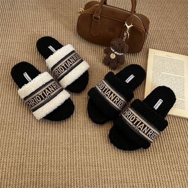 Korean version of Xiaoxiangfeng fluffy slippers women's outer wear 2025 autumn and winter new velvet warm flat bottom embroidered one-character cott