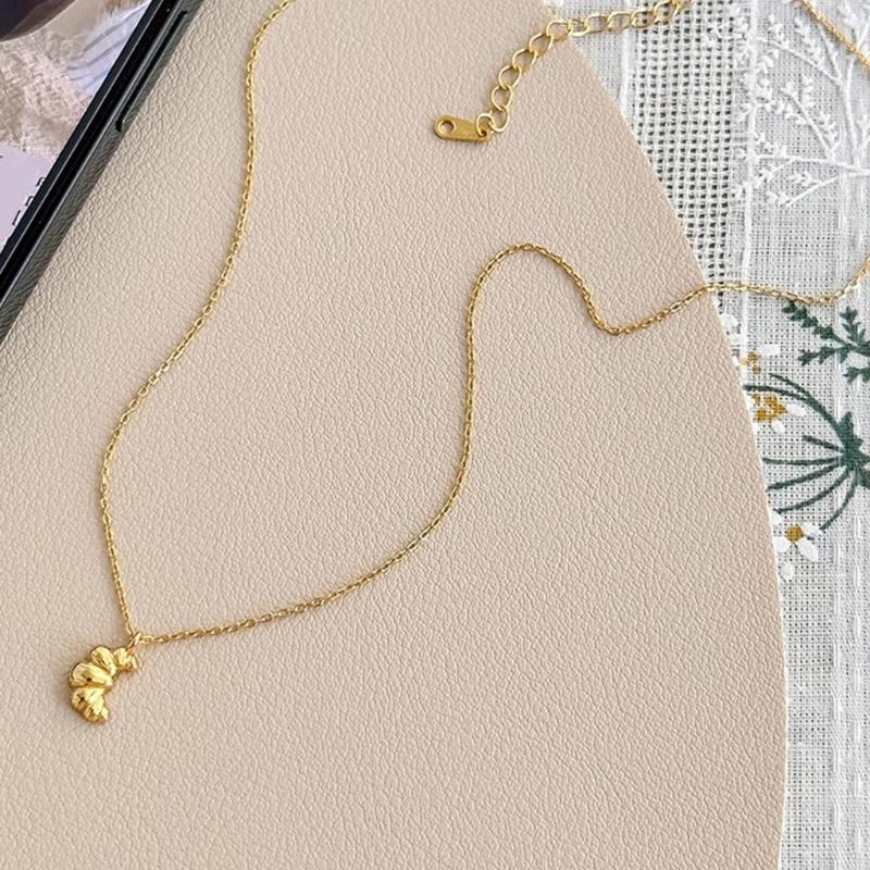 Collar Inspirado en Croissant para Mujer Llamativo Collar de Croissant Adorno Cadena Delicada para Clavícula Accesorio para el Cuello