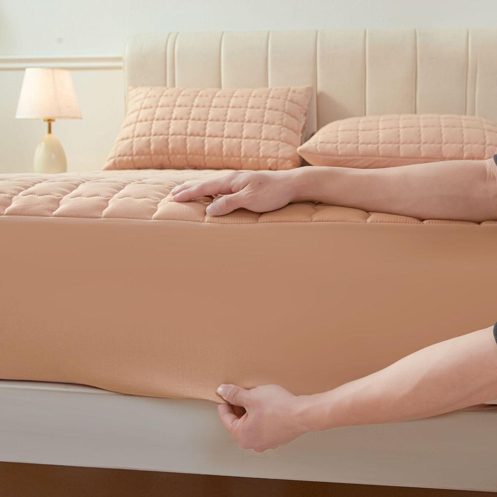 Waterproof Quilted Fitted Sheet: Urine-Proof Solid Color Mattress Protector