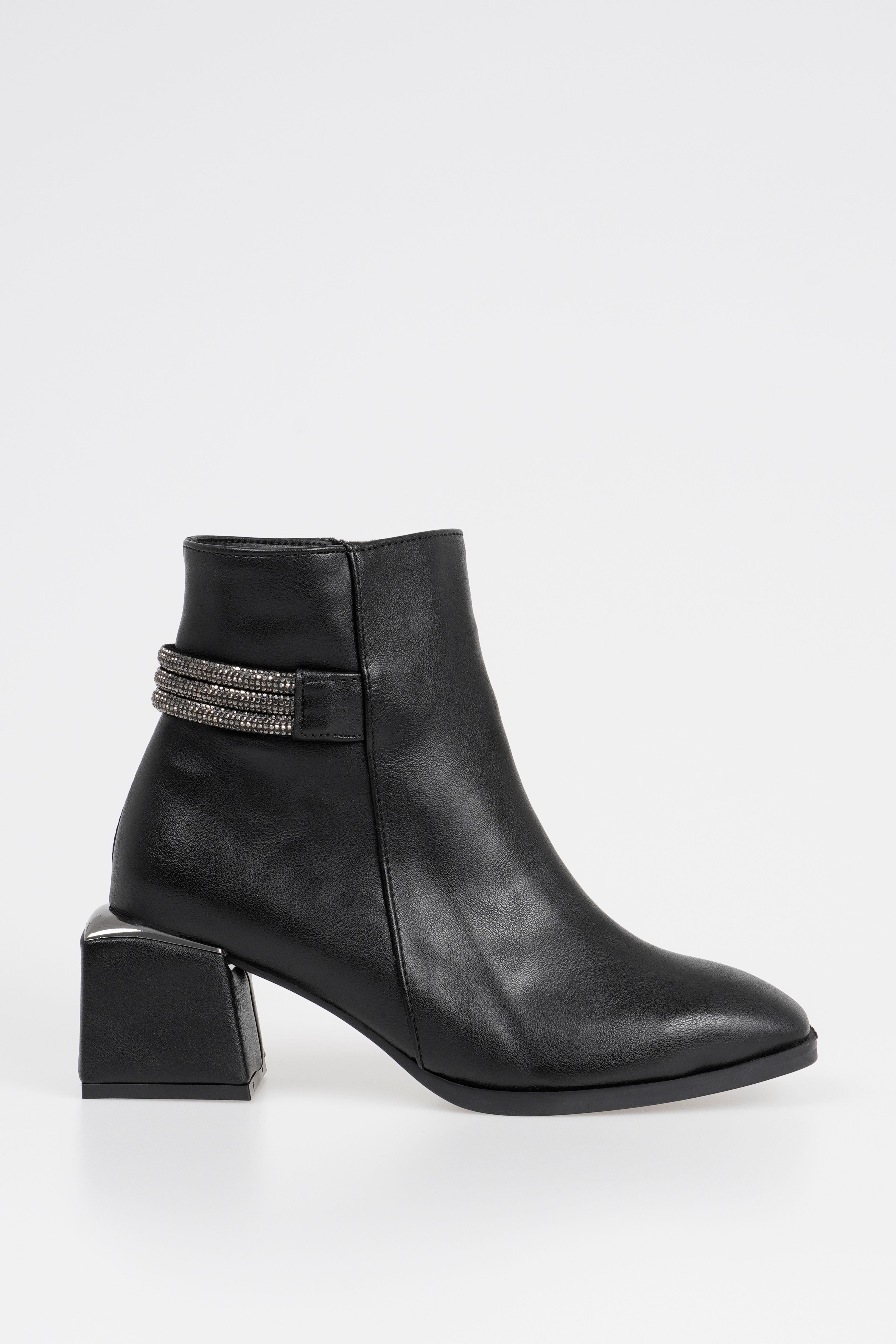 

Callizio женские ботильоны из веганской кожи на молнии, квадратный каблук сзади, аксессуары с тройными украшениями, обувь ручной работы для холодной погоды