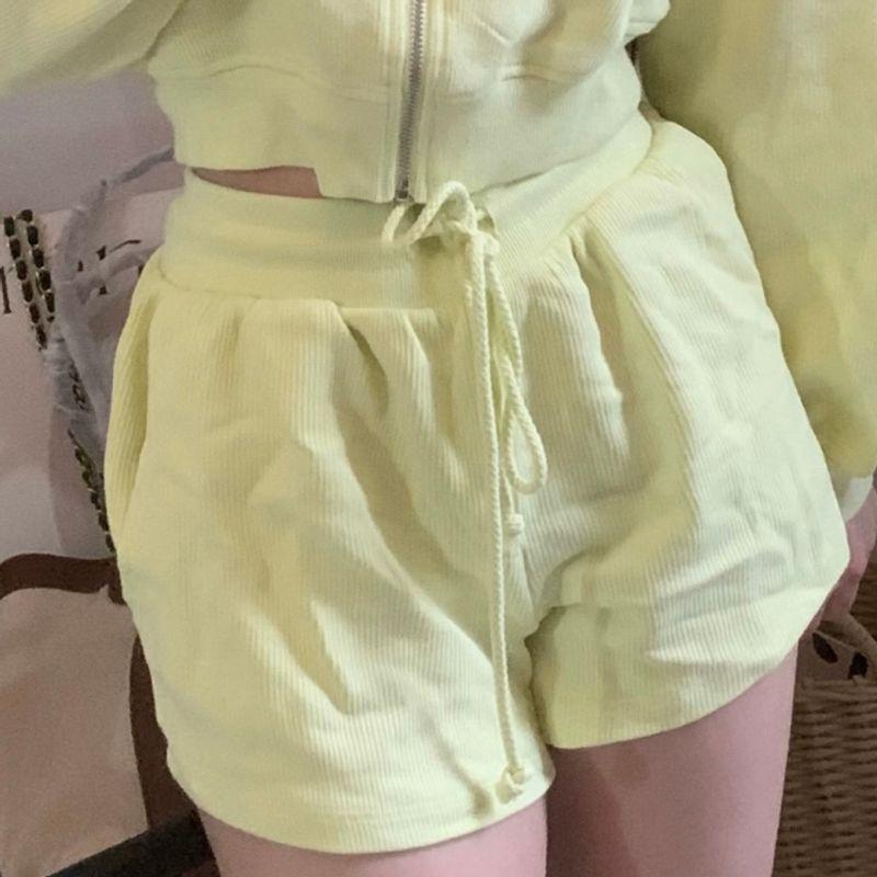 

F * Вафельный укороченный свитшот в американском спортивном стиле + костюм из коротких спортивных штанов Молочный Huhoo ~/ Milk Yellow and Green Short Sweatpants M