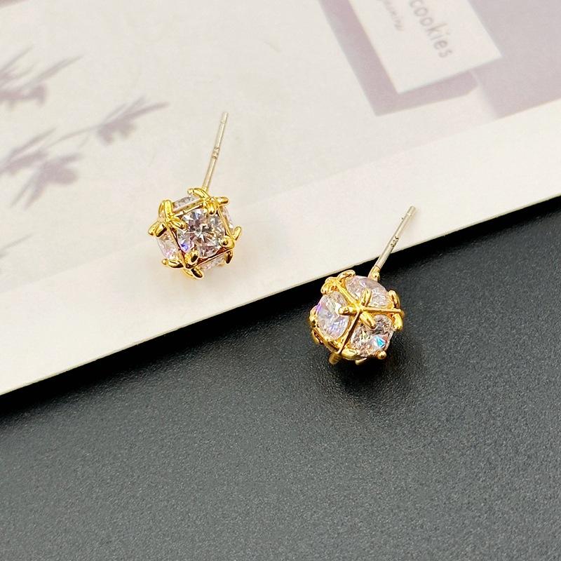 Fashion Light Luxury Gold Zircon Stud Earrings High-End Earrings Simple Versatile Earrings Exquisite Earrings