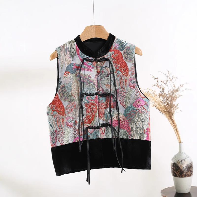 Women's jacquard vest has a versatile temperament. This year's popular button-up top design sense