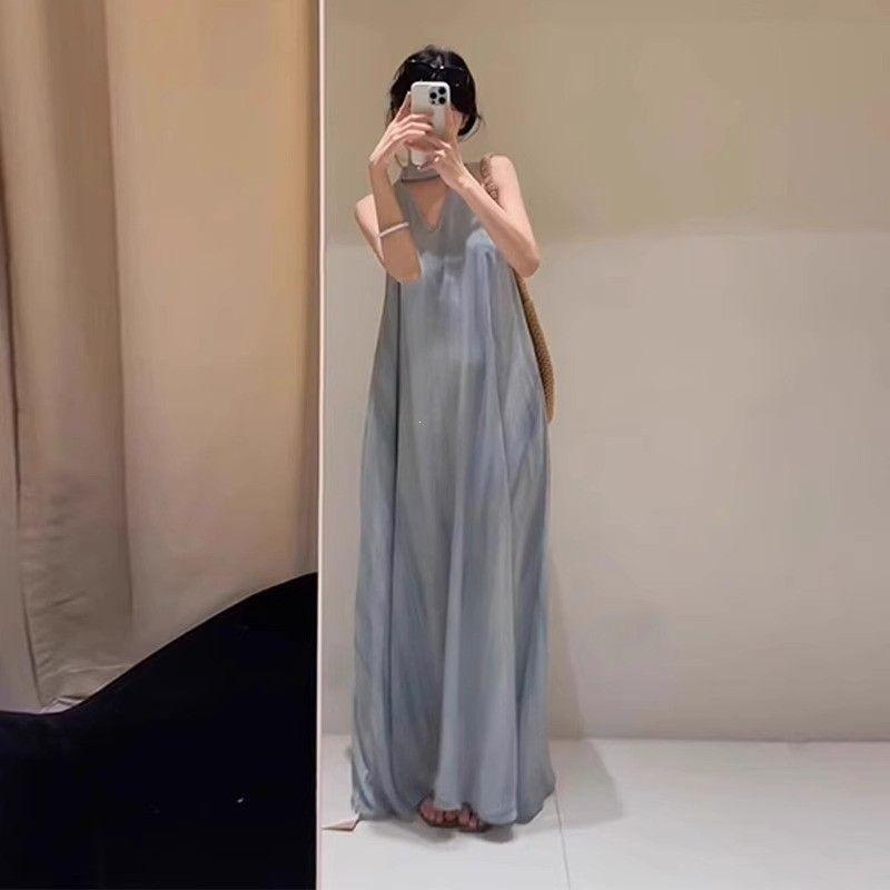 French high-end seaside vacation smudged V-neck suspender dress for women's summer is popular this year, long skirt