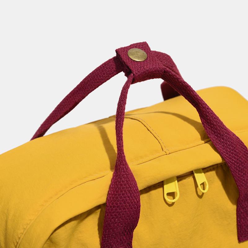 Farbblock-Rucksack mit Fronttasche und gepolsterten Schultergurten