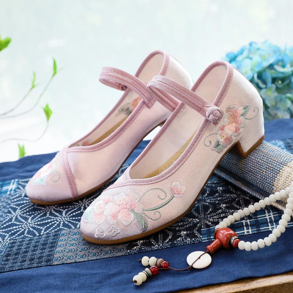 Fangxin, the New Square Heel Is Matched with Cheongsam Hanfu Shoes, Ethnic Style Single Shoes, Embroidered Shoes.