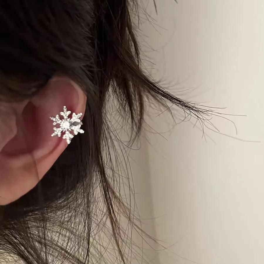Shiny Rhinestone Snowflake Clip Earrings for Women No Perforation Fashion Exquisite Geometric Ear Cuffs Christmas Jewelry Gifts