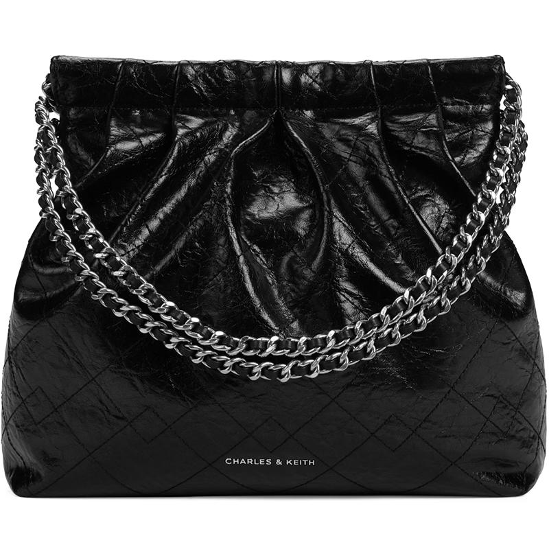 

Текстурированная сумка через плечо с цепочкой CHARLES & KEITH M