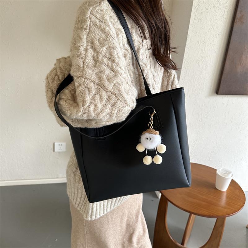 Fashionable Large Capacity Womens Tote Bag Elegant Street Style Shoulder Bag For Daily Wear