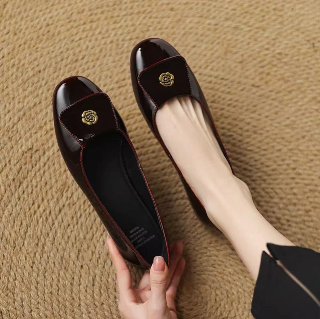 Sheepskin version~ French light mouth glossy one-pedal small single shoes retro versatile camellia round head flat bottom evening shoes