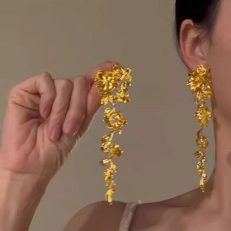 High-end Gold Flower Earrings, Retro Horse Face Dress Stud Earrings, Exaggerated and Elegant Long Dangling Earrings