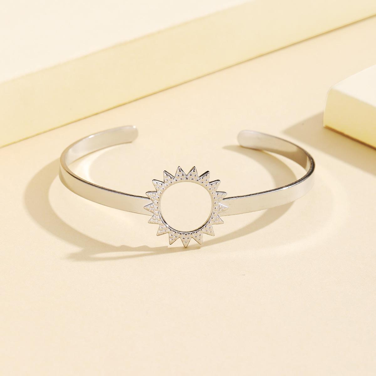 Retro Sunflower 18K Gold-Plated Stainless Steel Open Bracelet - Fade-Resistant Jewelry