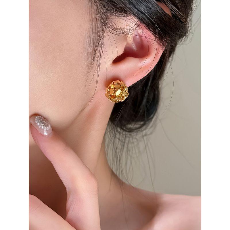 

S925 Silver Needle Earrings with European and American Style Design, Metal Ball Stud Earrings, Trendy and Unique Short Earrings for Women Default