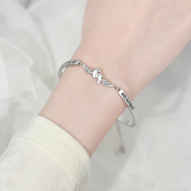 Angel Wings Baby Footprint Engraved Bracelet - Perfect Gift for Mom