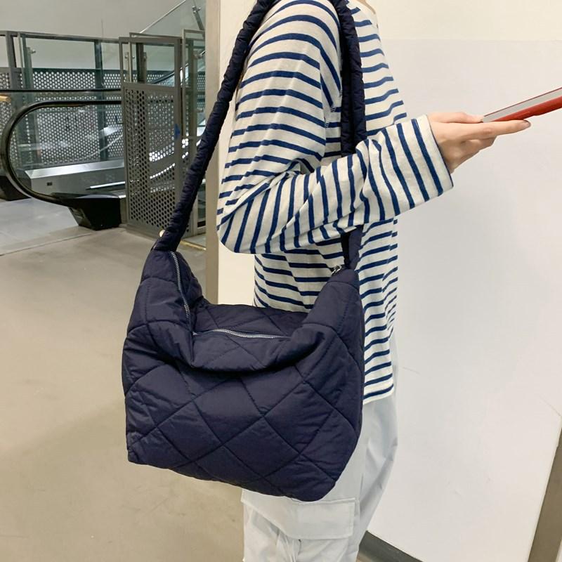 Autumn and Winter New Tote Bag Female Students Class Messenger Bag Large Capacity Commuter Cloth Bag Soft Waxy Padded Cotton Hand Bag