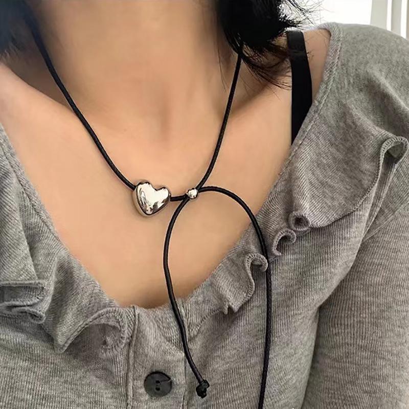Korean Vintage Metal Heart Leather Necklace for Women - Versatile, Trendy Choker Chain