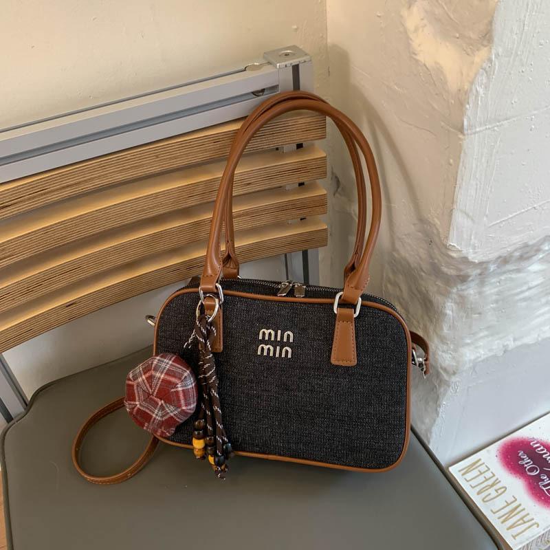 

2025 casual retro texture simple small square bag fashion trend new bag women s autumn and winter shoulder messenger bag Without pendant