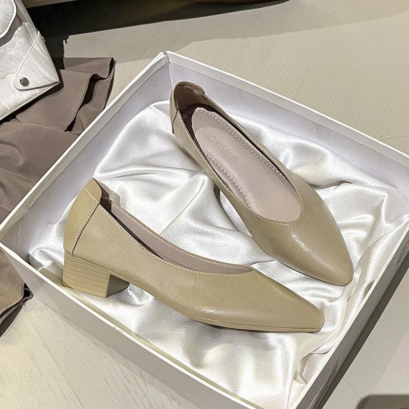 Leather single shoes thick heel 2025 new versatile fairy wind ladyshoes shallow mouth middle heel size women's shoes grandma shoes versatile