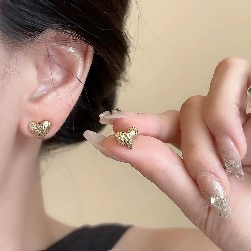 

The story of the rose Liu Yifei silver needle exquisite irregular love stud earrings, ear clips light luxury high sense summer