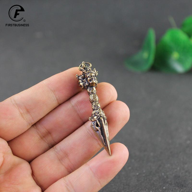 Brass Vajrakila Head Vajry Pestle Ornaments Vintage Brass KeyChains Pendant Buddha Instruments Lucky Home Decorations Avoid Evil