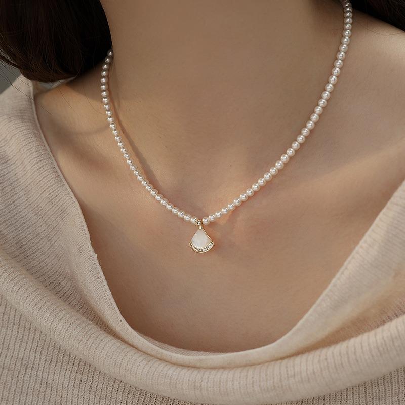 Pendente per Gonna in Madreperla Naturale Collana di Perle - Semplice ed Elegante, Catena Lockbone - Lusso Leggero, Accessorio Collana a Catena con Perline di Nicchia
