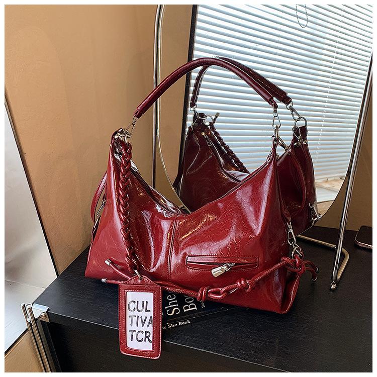 Commuter Large-capacity Bag Women's Spring New Versatile Messenger Bag Fashionable Shoulder Underarm Tote Bag