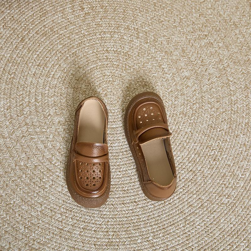 

The first layer of cowhide 2025 summer hollow leather mother shoes women s Korean version of middle-aged and elderly soft-soled non-slip hole casua 41