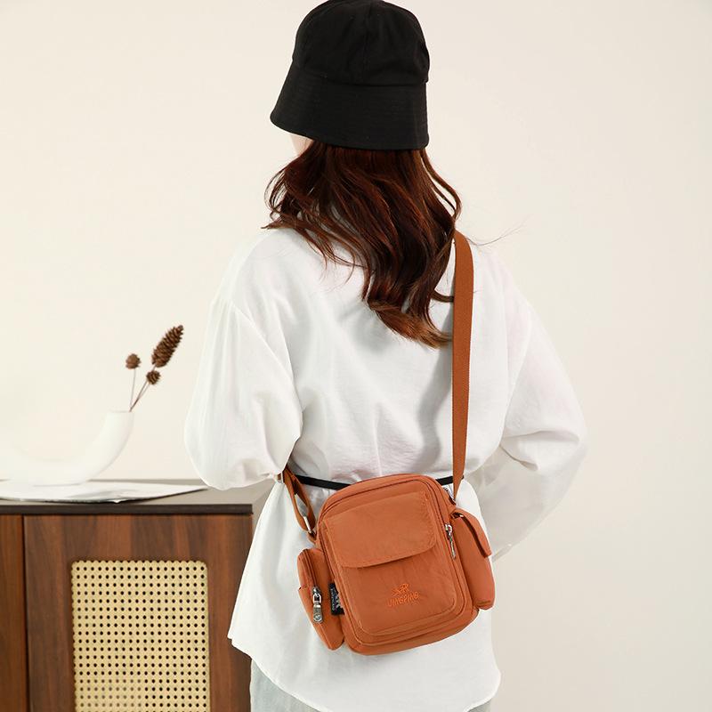 Nylon Cloth Bag Women's 2025 Autumn and Winter New Lightweight Women's Bag Large Capacity Camera Bag Commuter Shoulder Messenger Bag