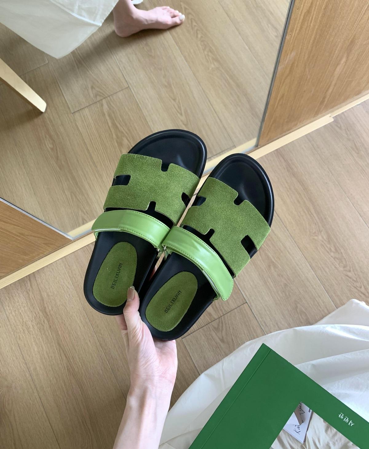 Наступая на дерьмо чувствуя толстое дно липучка кожа тапочки второго дяди женская летняя одежда ленивый ветер не уставшие ноги повседневные пляжные сандалии 39 зелёный 5200₽