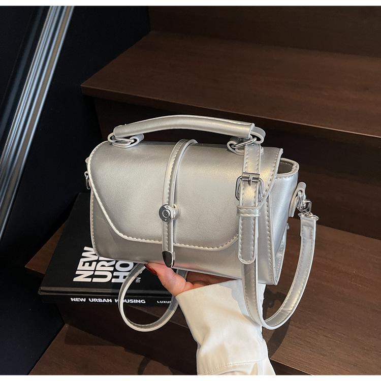 

Vintage bag high-fashion women s 2025 new high-end texture crossbody bag versatile commuter handbag small square bag срібний