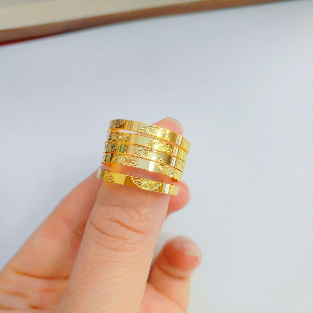 Gold Daisy Chased Bracelet & Ring Set: Elegant Women's Light Luxury Jewelry
