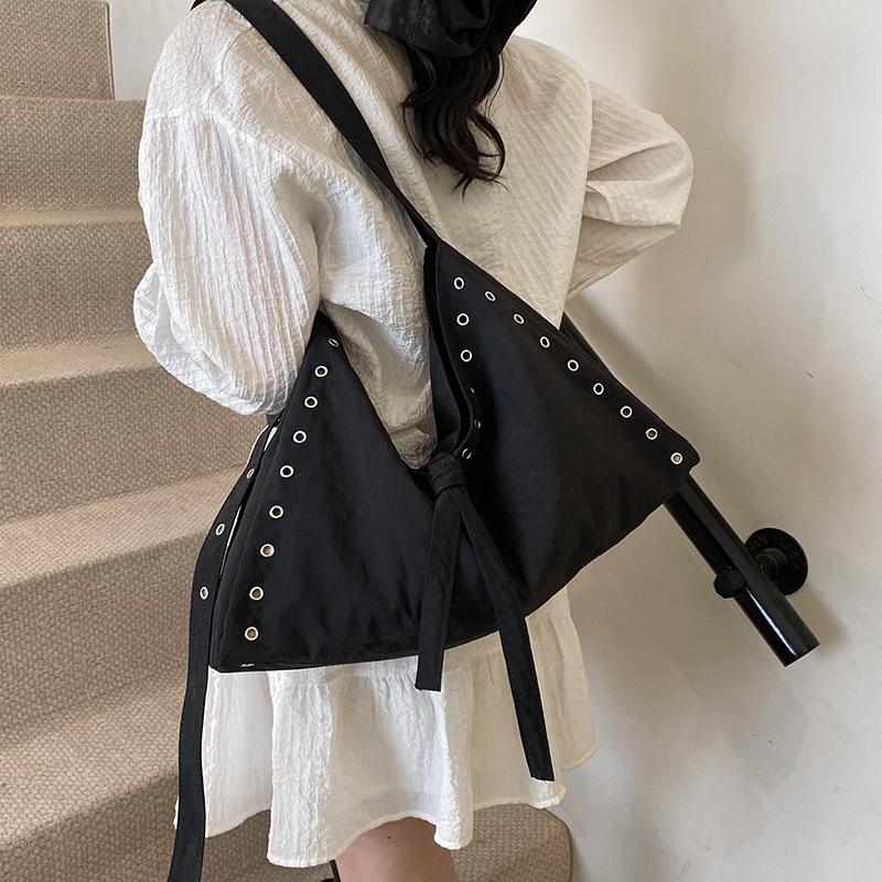 Korean version trendy large-capacity fashion nylon shoulder bag women's 2025 new lazy style underarm bag commuter tote bag