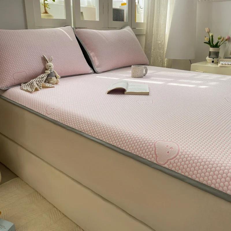 Hot New Product Ice Bean Jacquard Little Ice Bear Series Cold Mat with High Aesthetic Value Ice Bean Soft Mat Bed Sheet